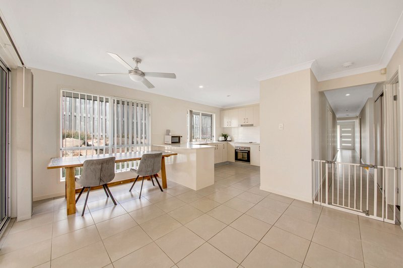 Photo - 5 Numalia Lane, Boyne Island QLD 4680 - Image 12