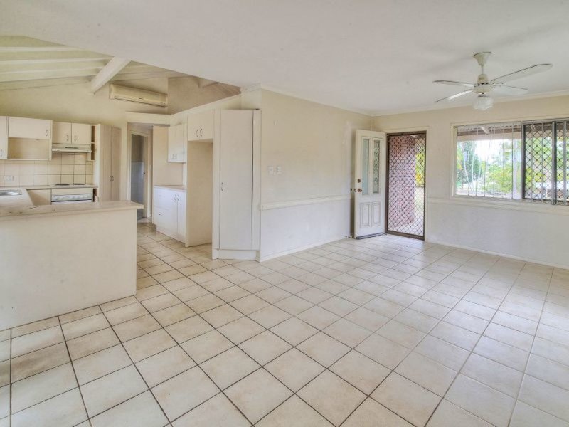 Photo - 5 Oak Avenue, Browns Plains QLD 4118 - Image 2