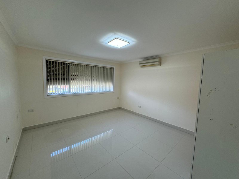 Photo - 5 Oaklea Place, Canley Heights NSW 2166 - Image 7