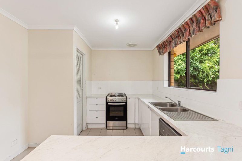 Photo - 5 Oakridge Close, Aberfoyle Park SA 5159 - Image 5