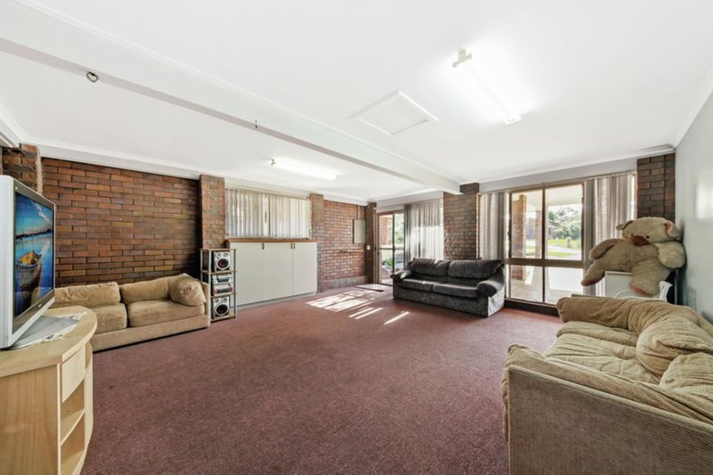 Photo - 5 Oberong Court, Petrie QLD 4502 - Image 5