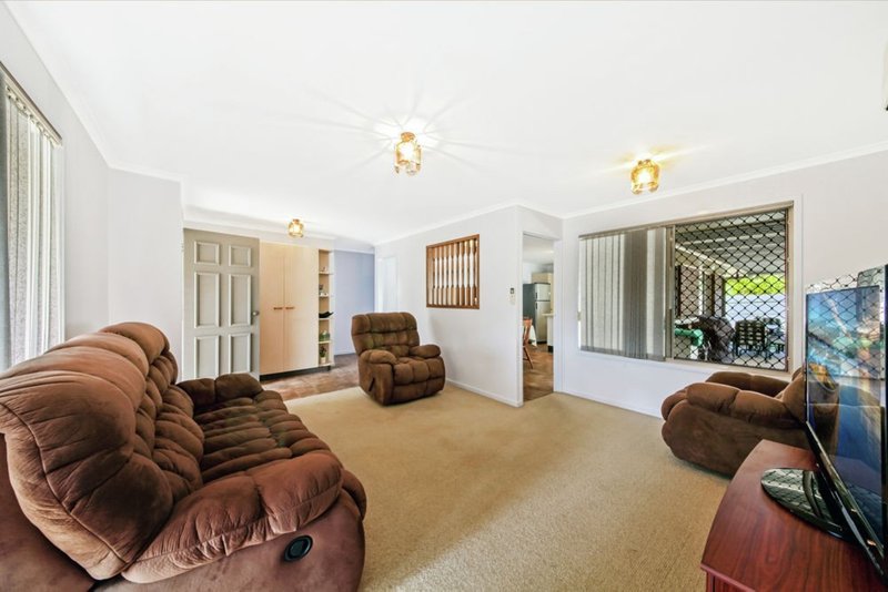 Photo - 5 Oberong Court, Petrie QLD 4502 - Image 9