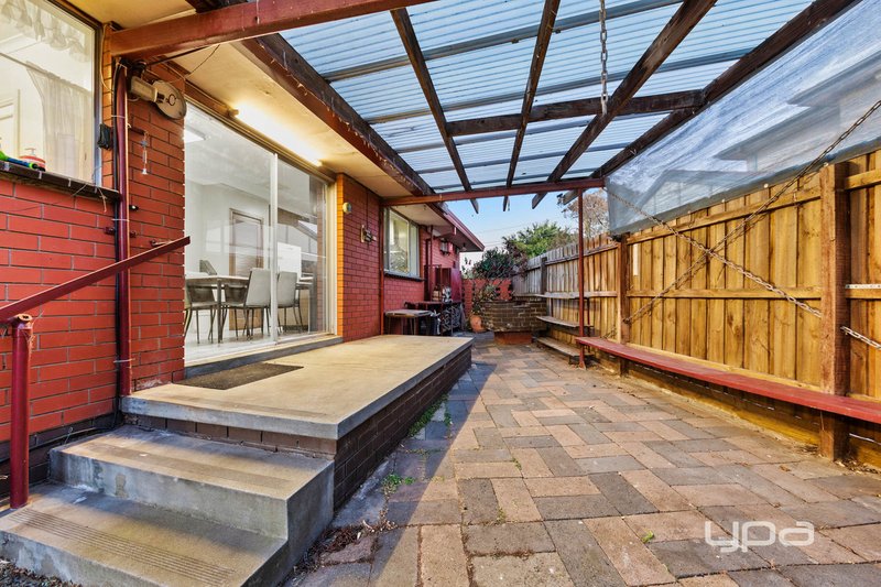 Photo - 5 Occold Court, St Albans VIC 3021 - Image 11