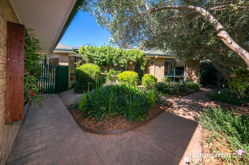 Photo - 5 Officer Court, Sunbury VIC 3429 - Image 2