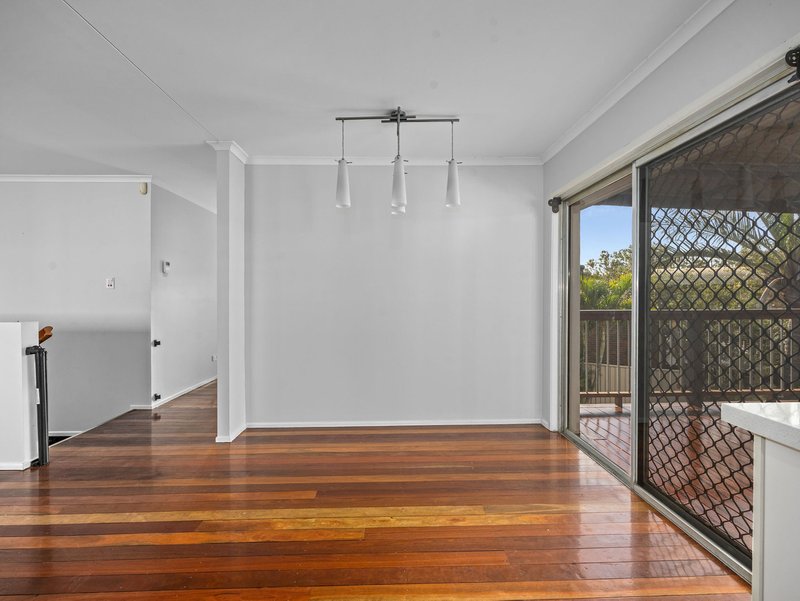Photo - 5 Olbern Crescent, Yamanto QLD 4305 - Image 9