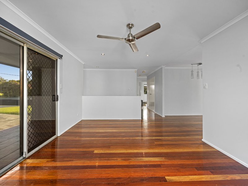 Photo - 5 Olbern Crescent, Yamanto QLD 4305 - Image 11