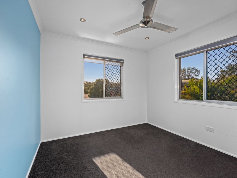 Photo - 5 Olbern Crescent, Yamanto QLD 4305 - Image 12