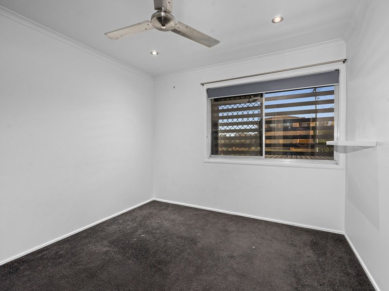 Photo - 5 Olbern Crescent, Yamanto QLD 4305 - Image 14