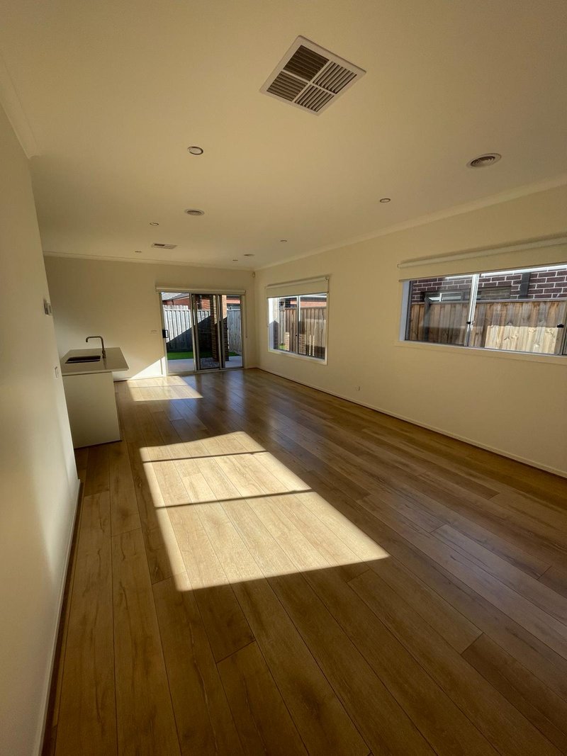 Photo - 5 Oliveto Avenue, Truganina VIC 3029 - Image 5