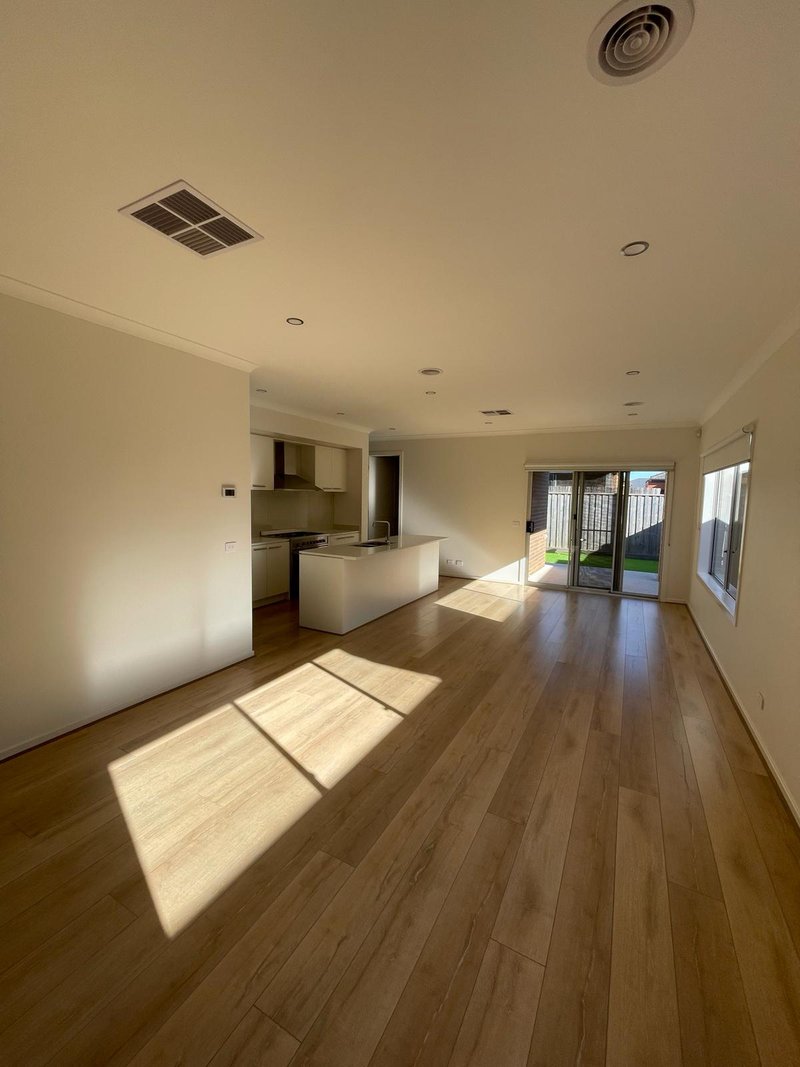 Photo - 5 Oliveto Avenue, Truganina VIC 3029 - Image 6