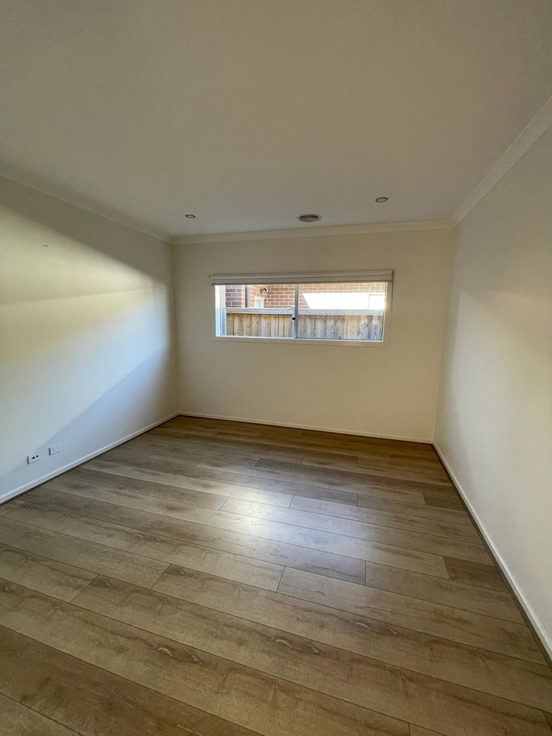 Photo - 5 Oliveto Avenue, Truganina VIC 3029 - Image 13
