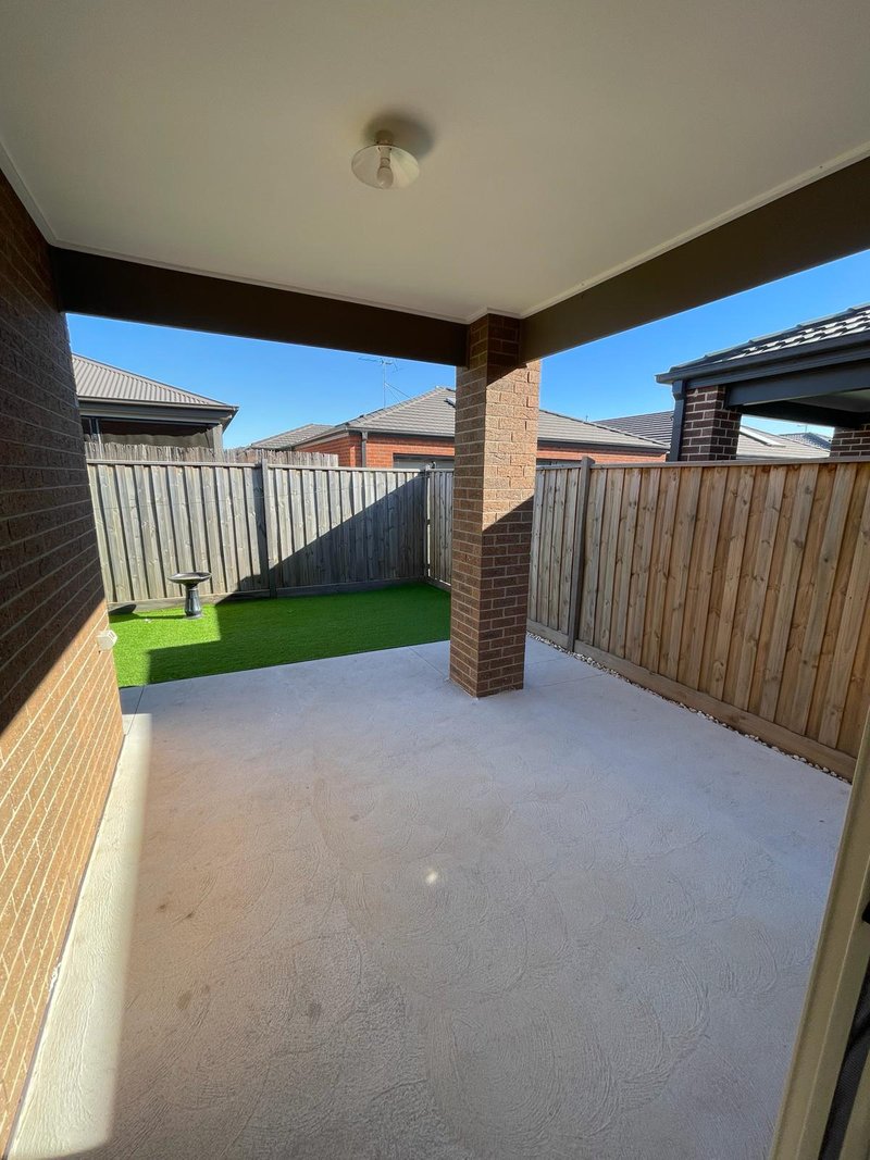 Photo - 5 Oliveto Avenue, Truganina VIC 3029 - Image 15