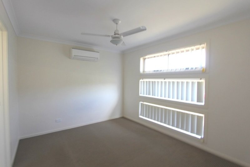 Photo - 5 Onyx Street, Emerald QLD 4720 - Image 6