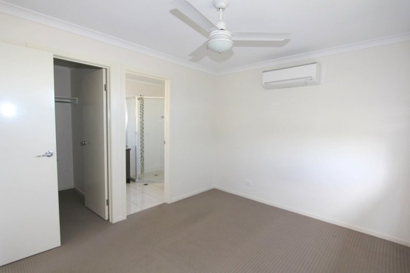 Photo - 5 Onyx Street, Emerald QLD 4720 - Image 7