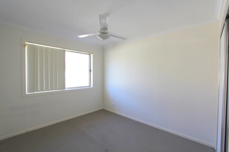 Photo - 5 Onyx Street, Emerald QLD 4720 - Image 11