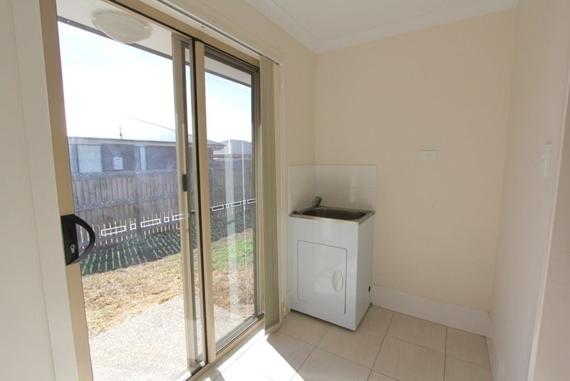 Photo - 5 Onyx Street, Emerald QLD 4720 - Image 13