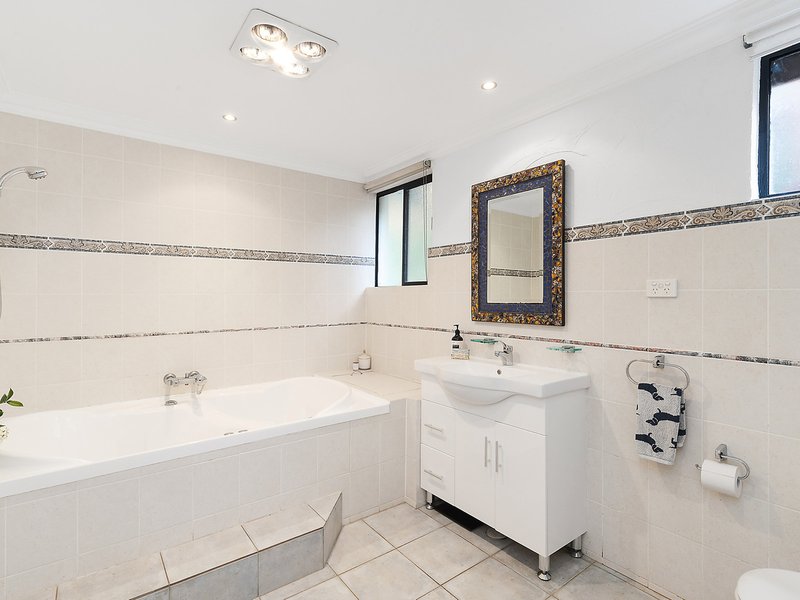 Photo - 5 Oorin Road, Hornsby Heights NSW 2077 - Image 11