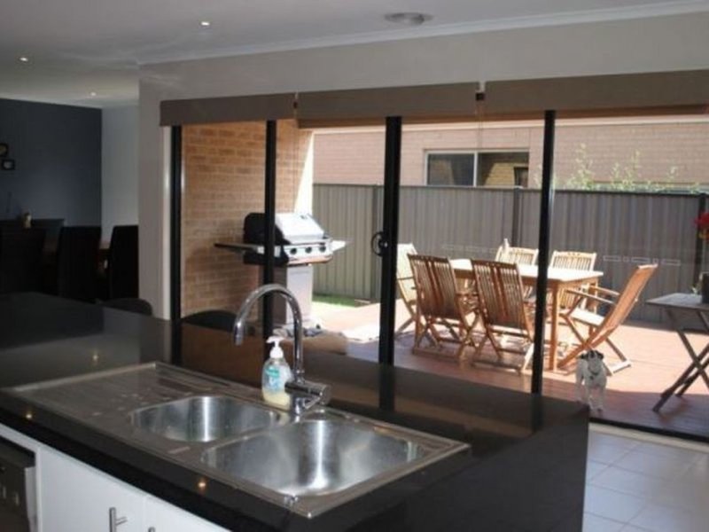 Photo - 5 Opperman Place, Point Cook VIC 3030 - Image 3