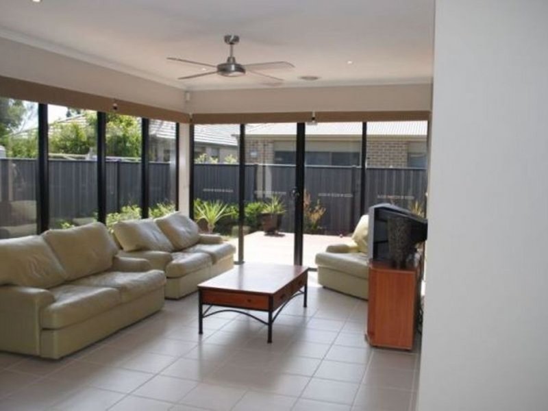 Photo - 5 Opperman Place, Point Cook VIC 3030 - Image 4