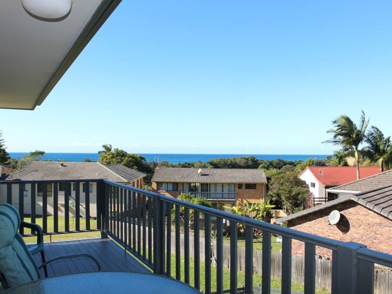 Photo - 5 Orana Place, Hallidays Point NSW 2430 - Image 2