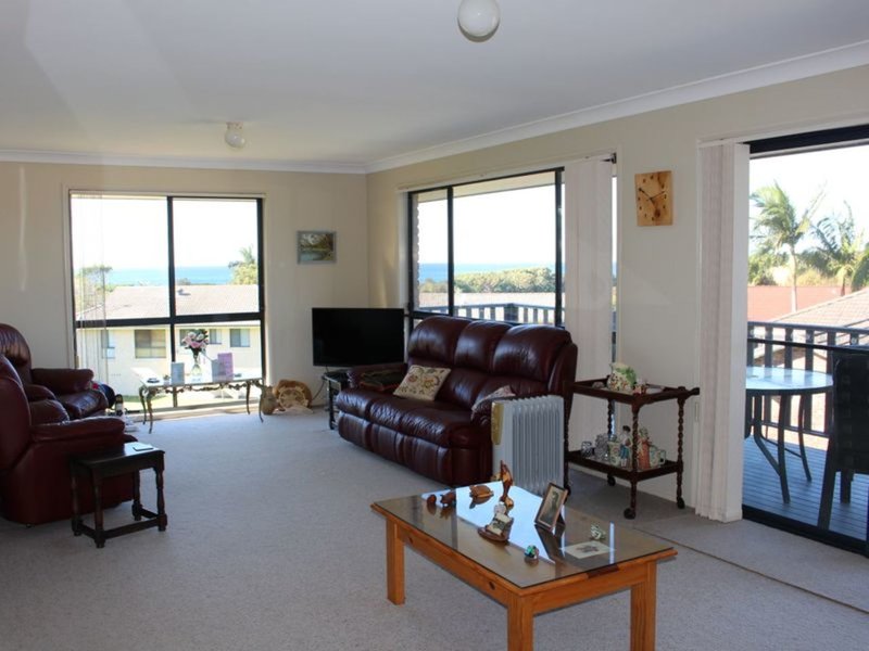 Photo - 5 Orana Place, Hallidays Point NSW 2430 - Image 3