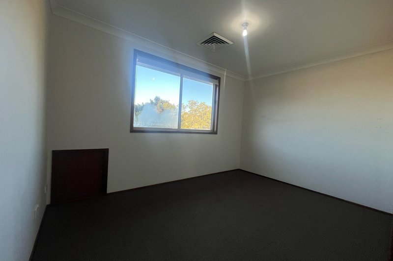 Photo - 5 Orange Avenue, Claremont Meadows NSW 2747 - Image 5