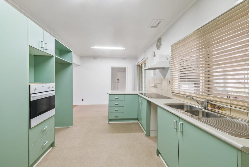 Photo - 5 Orchard Road, Bayswater VIC 3153 - Image 4