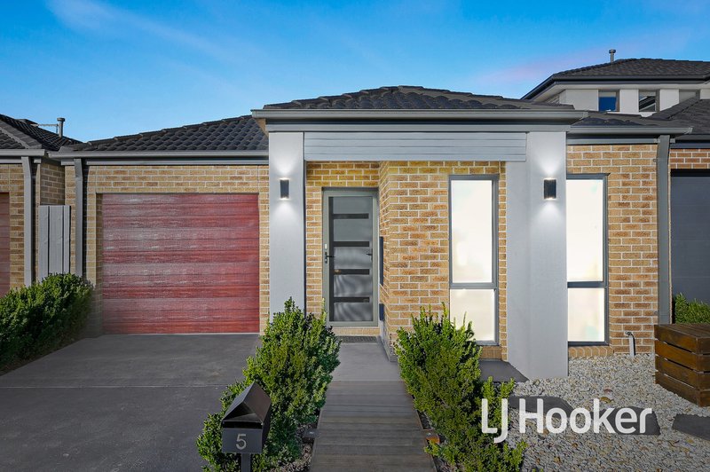 5 Orleana Way, Clyde North VIC 3978