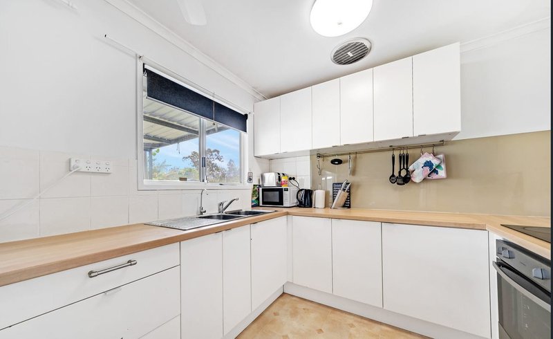 Photo - 5 Orm Court, Marsden QLD 4132 - Image 2