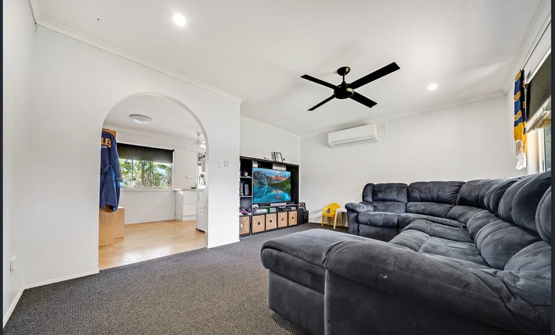 Photo - 5 Orm Court, Marsden QLD 4132 - Image 4
