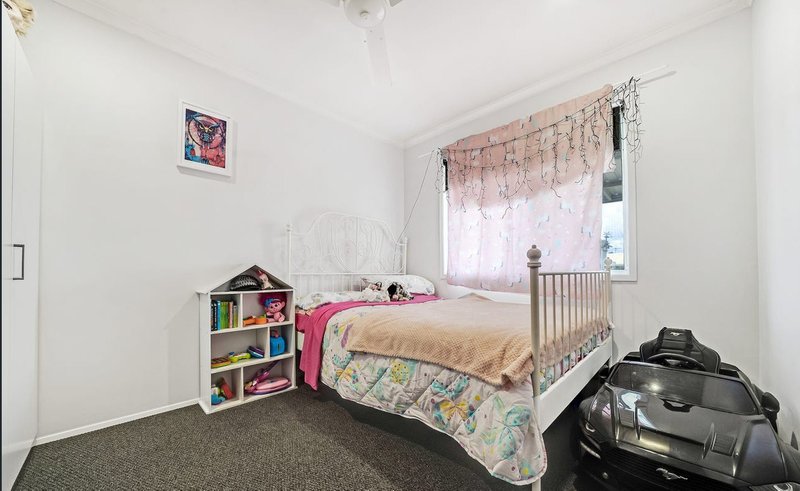 Photo - 5 Orm Court, Marsden QLD 4132 - Image 6