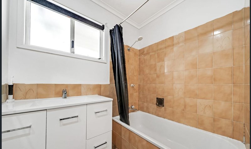 Photo - 5 Orm Court, Marsden QLD 4132 - Image 7