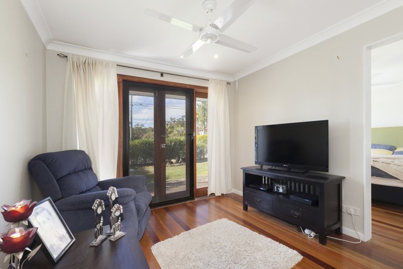 Photo - 5 Osanna Street, Daisy Hill QLD 4127 - Image 6