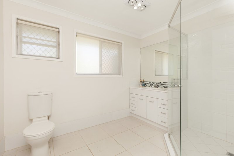 Photo - 5 Osanna Street, Daisy Hill QLD 4127 - Image 9