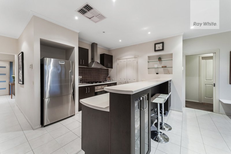 Photo - 5 Osprey Place, Craigieburn VIC 3064 - Image 10