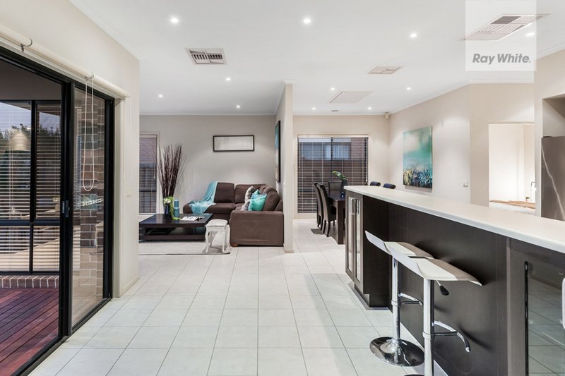 Photo - 5 Osprey Place, Craigieburn VIC 3064 - Image 11