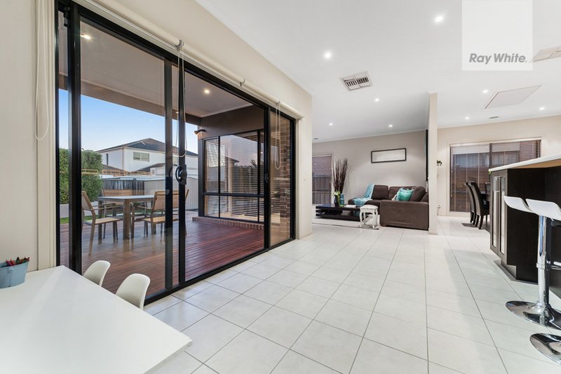 Photo - 5 Osprey Place, Craigieburn VIC 3064 - Image 12