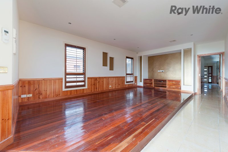 Photo - 5 Osterley Close, Caroline Springs VIC 3023 - Image 5