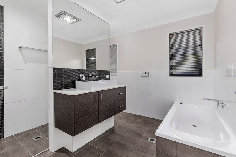 Photo - 5 Pacific Place, Pacific Pines QLD 4211 - Image 7