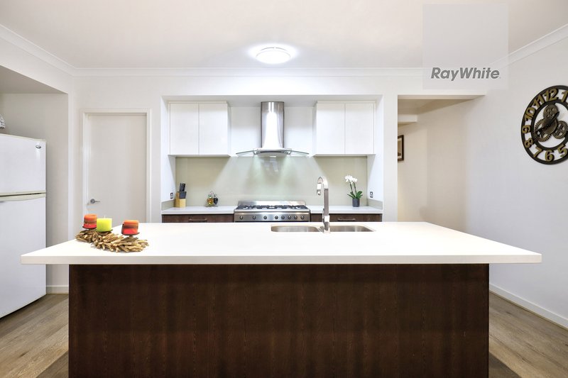 Photo - 5 Palermo Street, Greenvale VIC 3059 - Image 5