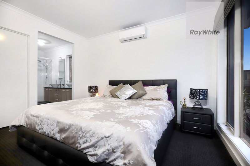 Photo - 5 Palermo Street, Greenvale VIC 3059 - Image 8