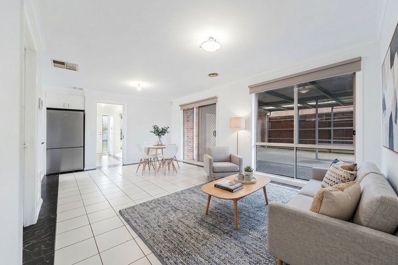 Photo - 5 Palmer Court, Roxburgh Park VIC 3064 - Image 5