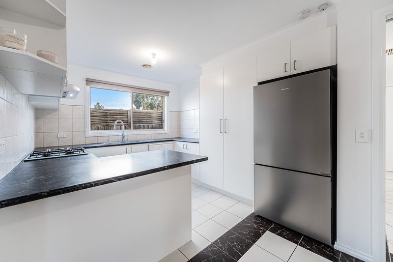 Photo - 5 Palmer Court, Roxburgh Park VIC 3064 - Image 7