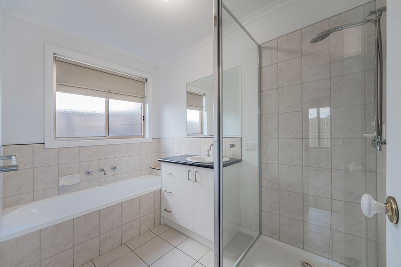 Photo - 5 Palmer Court, Roxburgh Park VIC 3064 - Image 12