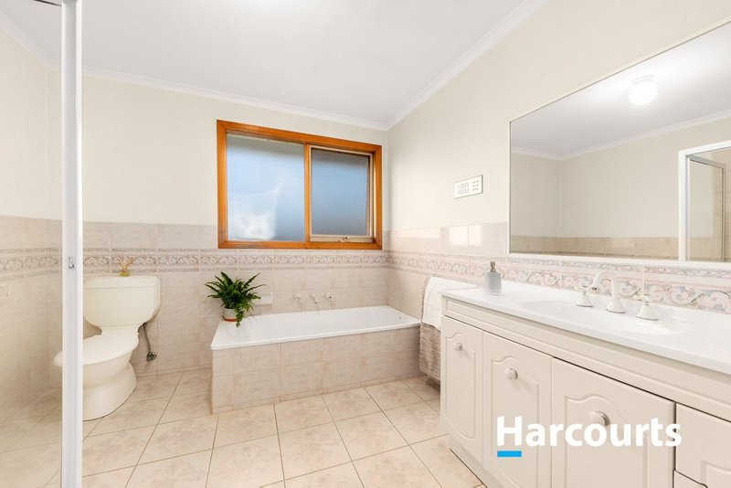 Photo - 5 Paperbark Place, Knoxfield VIC 3180 - Image 8