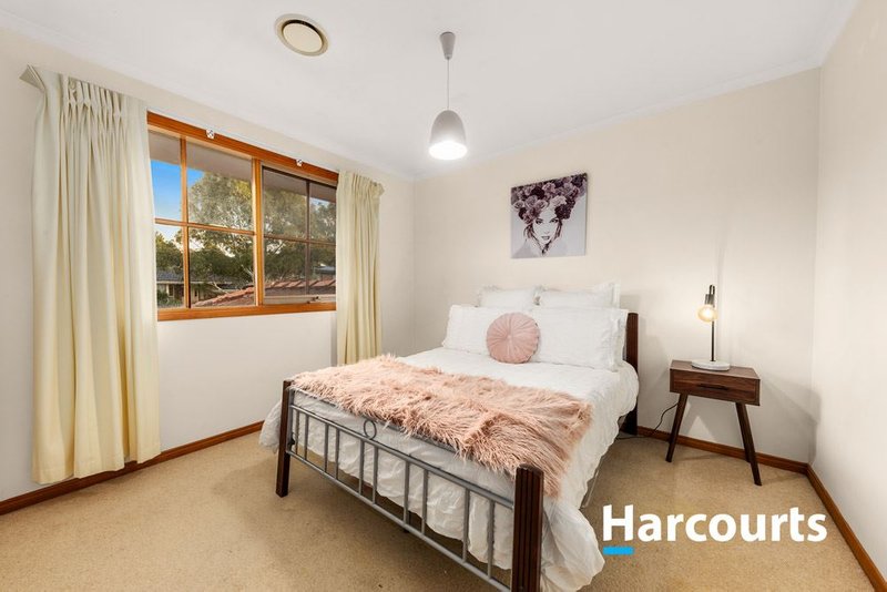 Photo - 5 Paperbark Place, Knoxfield VIC 3180 - Image 9