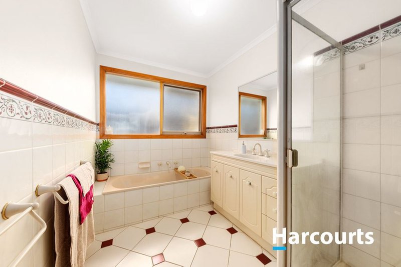 Photo - 5 Paperbark Place, Knoxfield VIC 3180 - Image 10