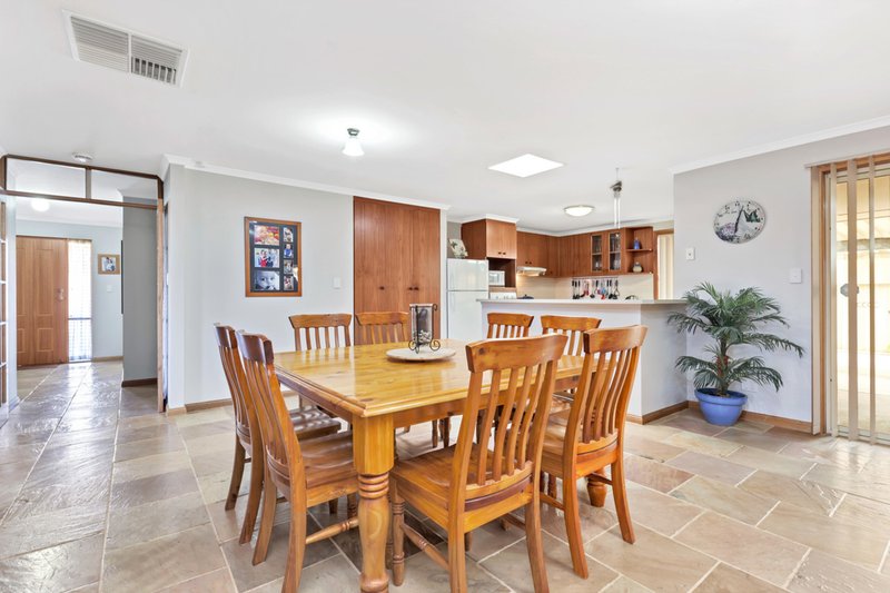 Photo - 5 Paps Court, Munno Para West SA 5115 - Image 3