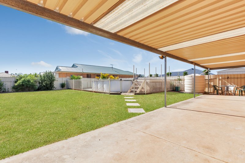 Photo - 5 Paps Court, Munno Para West SA 5115 - Image 16