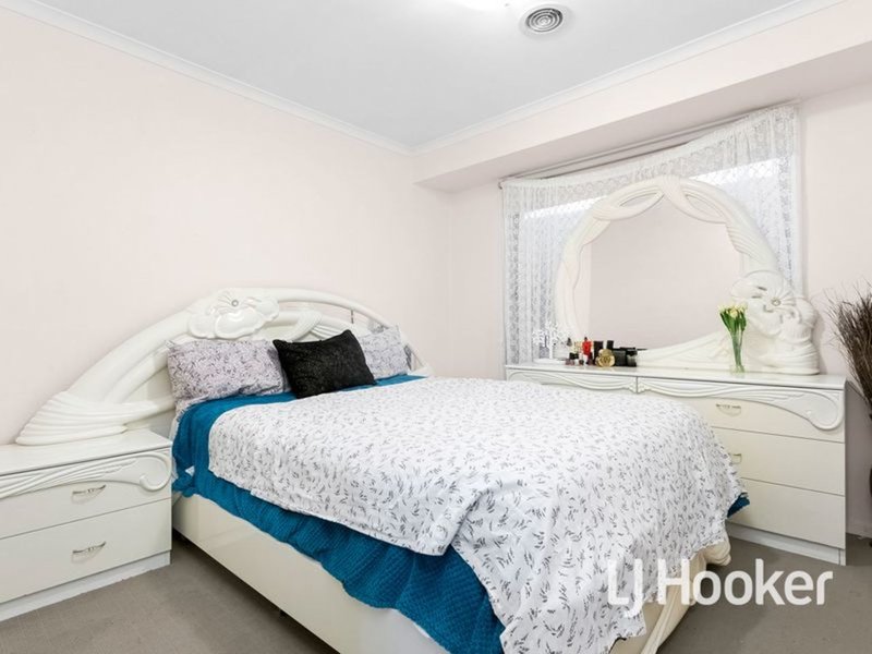 Photo - 5 Pardalote Close, Werribee VIC 3030 - Image 6